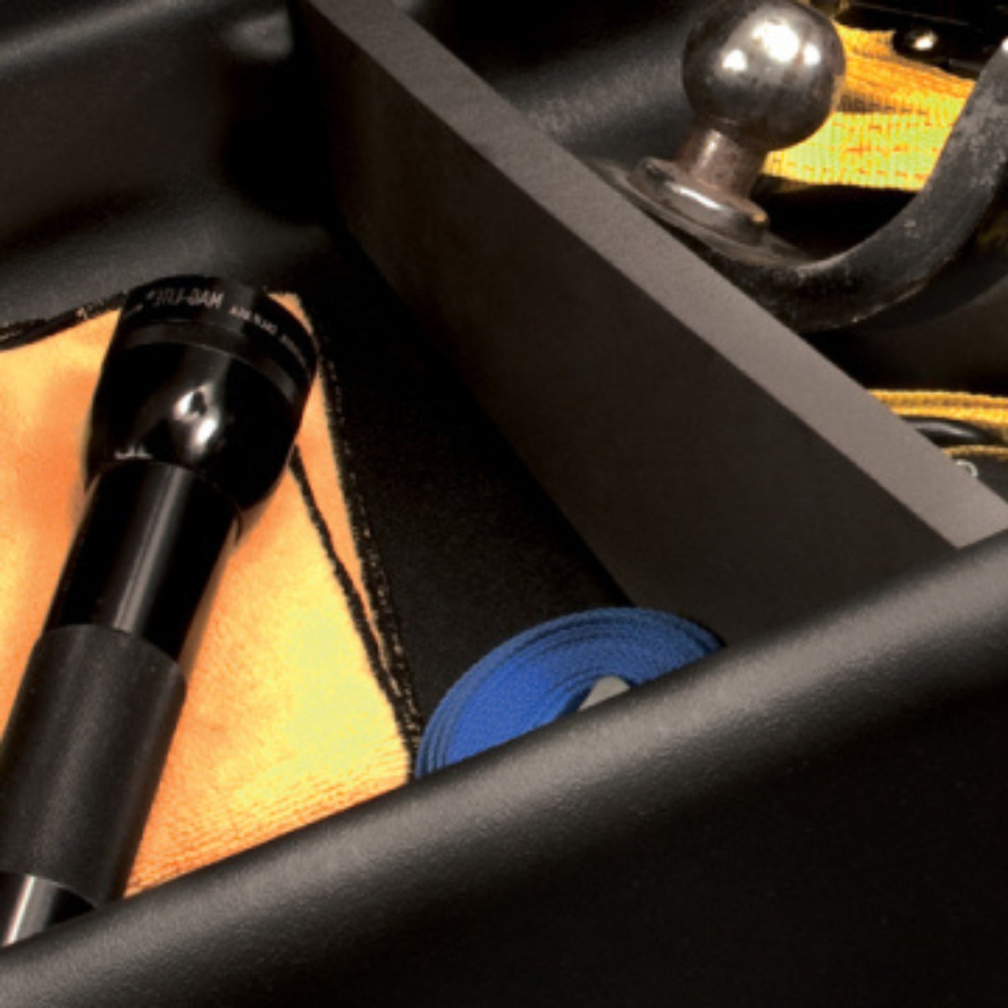 Caja almacenamiento GearBox Chevrolet/GMC 5'8'' Doble Cabina Mod. 2014-2017 Husky Liners